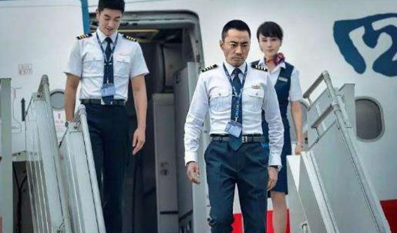 由電影《中國(guó)機(jī)長(zhǎng)》談?wù)劰芾砼c個(gè)人素質(zhì)對(duì)安全的影響